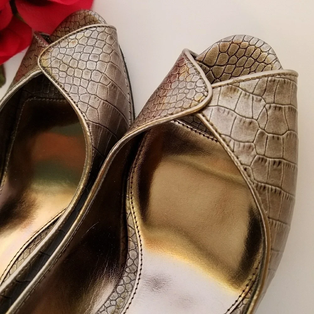 Solanz Etorina Grey Croc Pattern Platform Slingback Heels Size 7 Gray 4” High